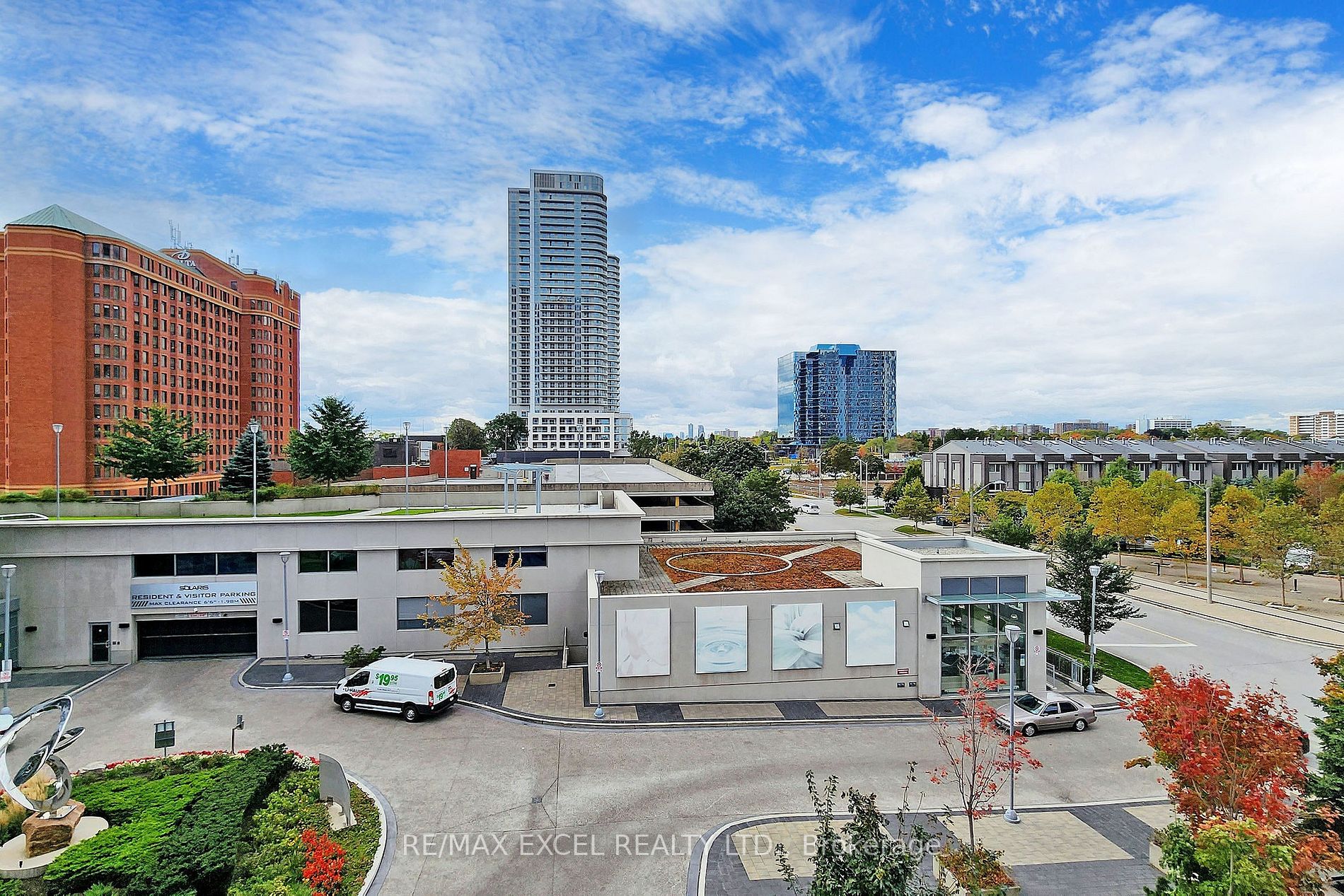 135 Village Green Sq, #421