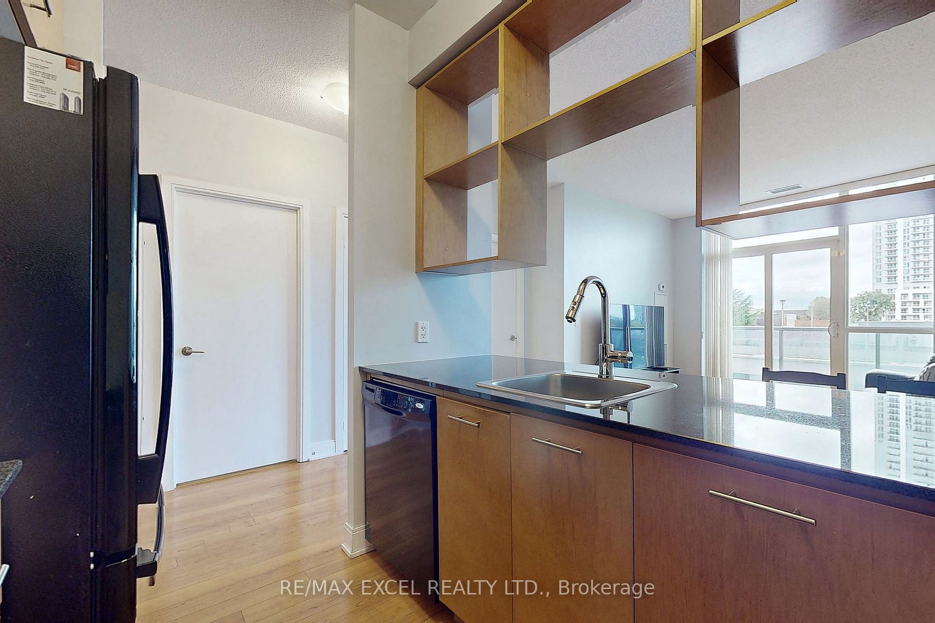 135 Village Green Sq, #421