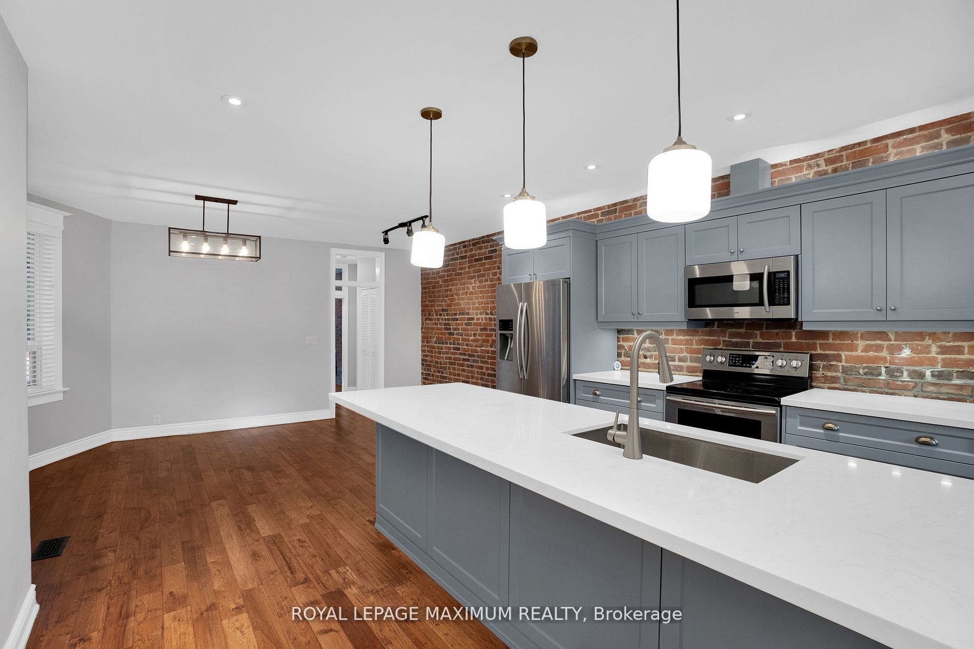 362 Woodbine Ave