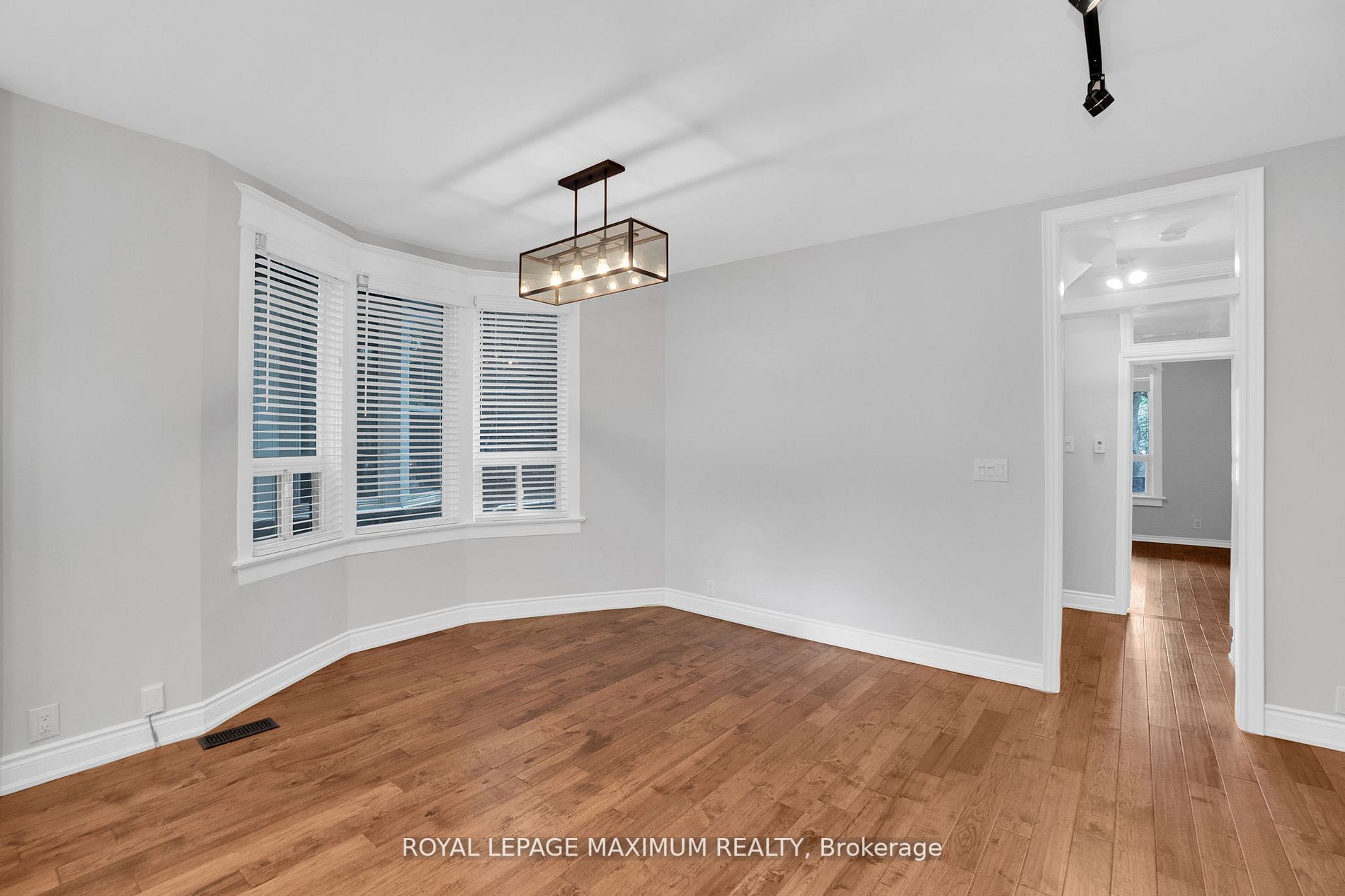 362 Woodbine Ave