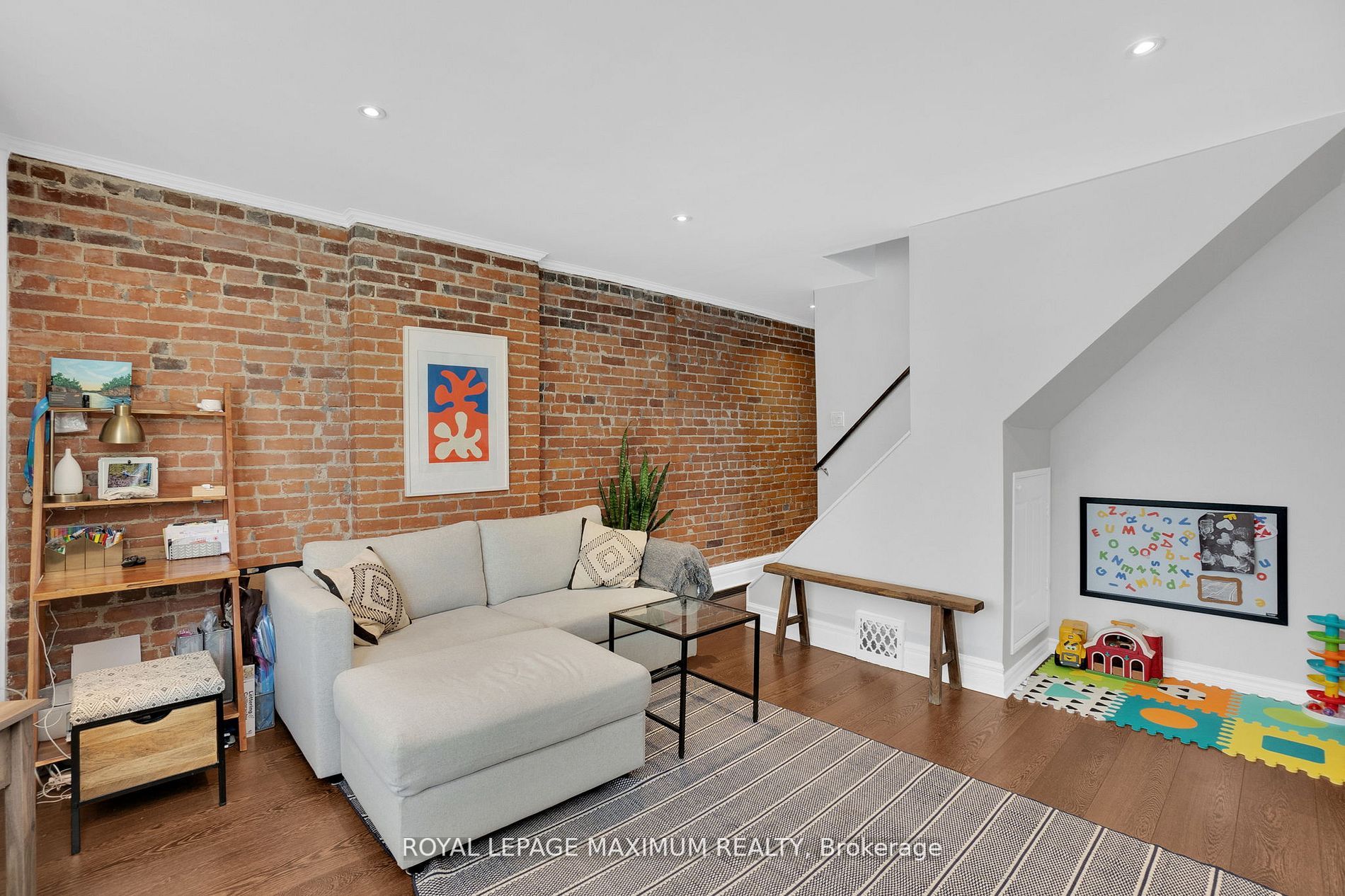 362 Woodbine Ave