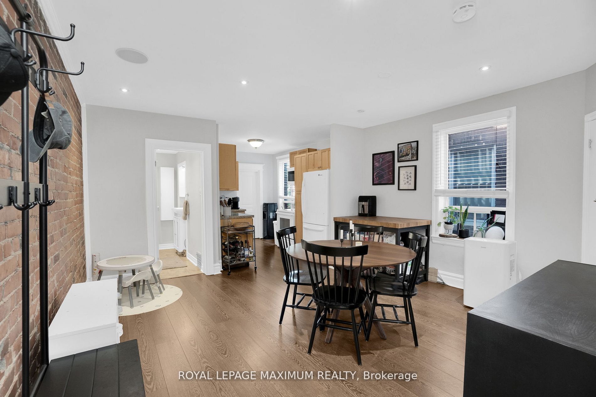 362 Woodbine Ave