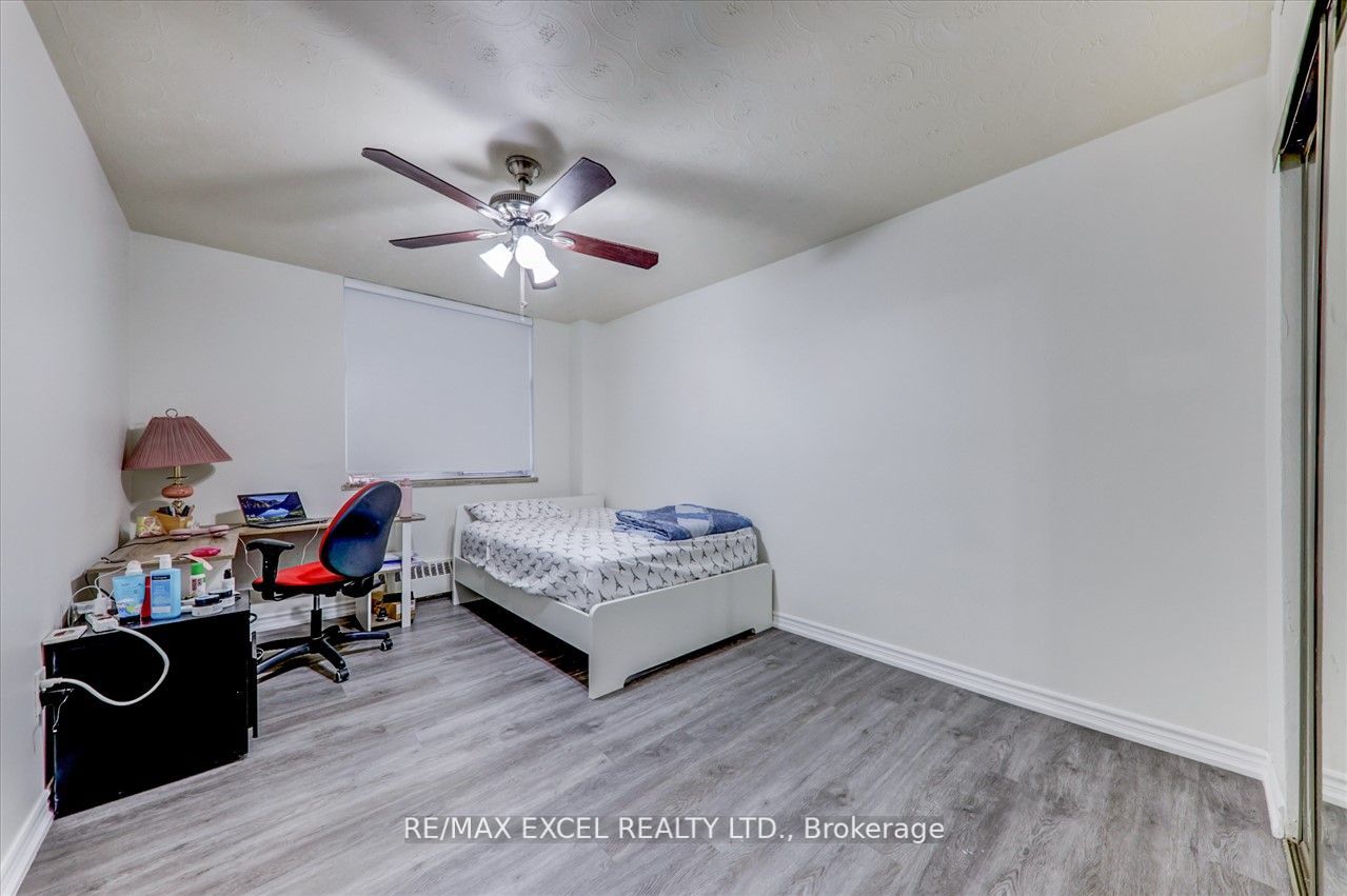 2245 Eglinton Ave E, #205