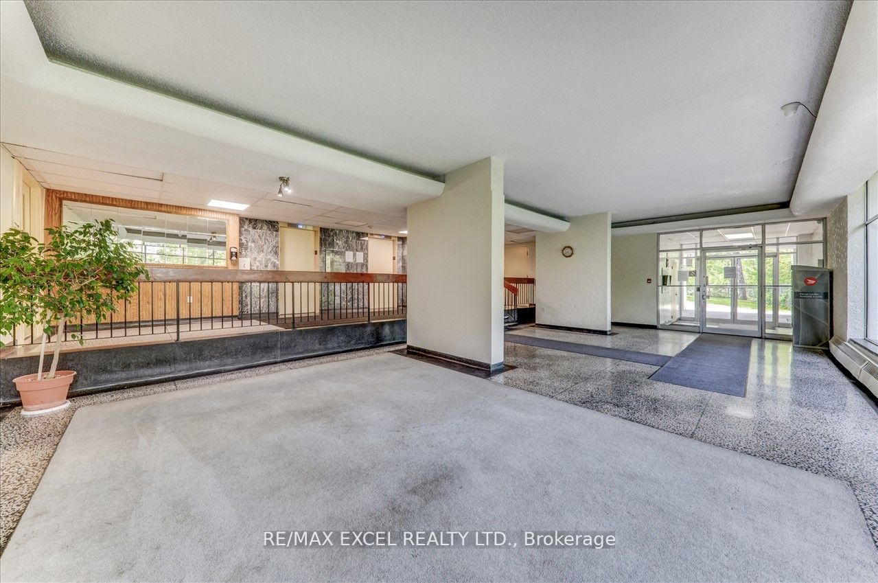 2245 Eglinton Ave E, #205