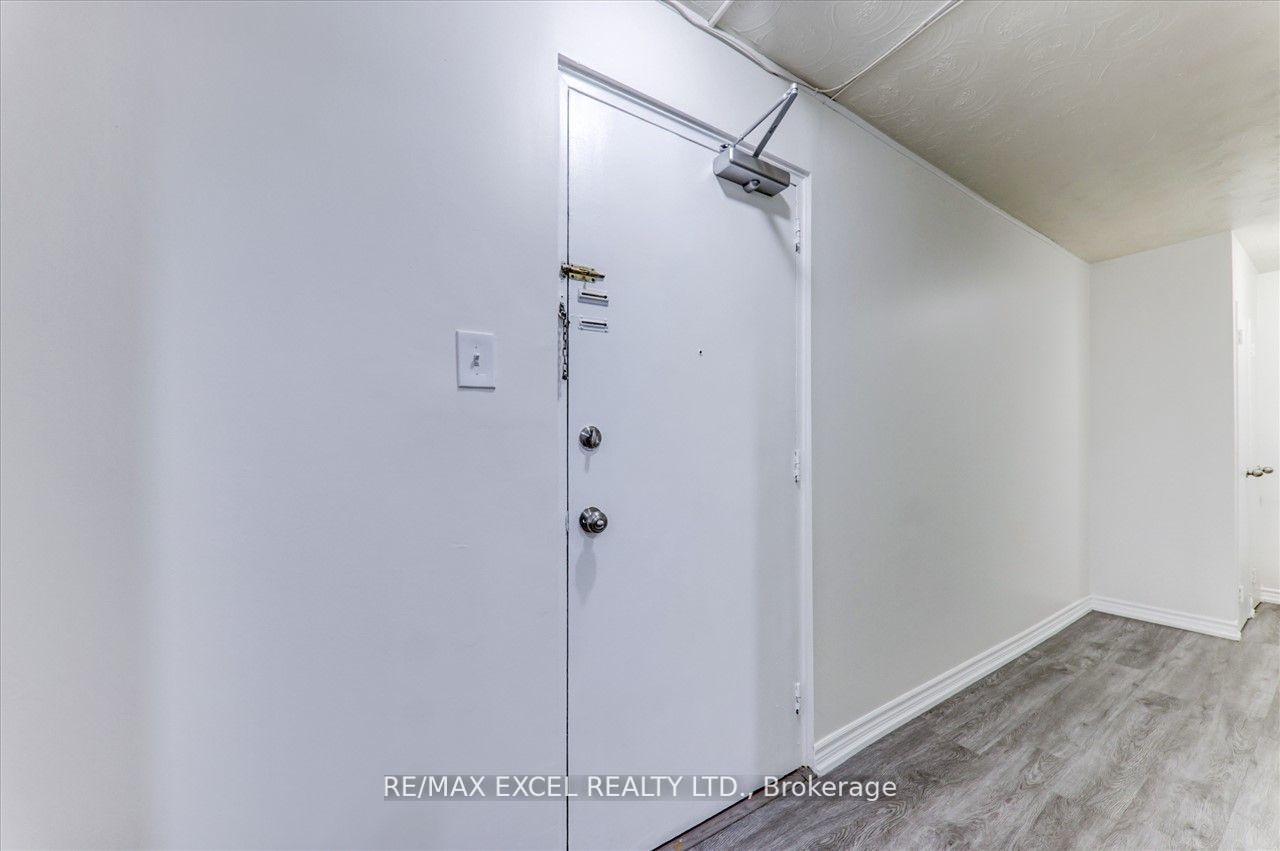 2245 Eglinton Ave E, #205