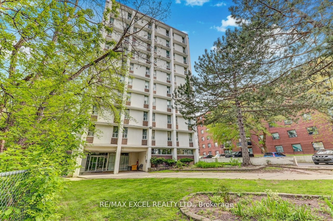 2245 Eglinton Ave E, #205