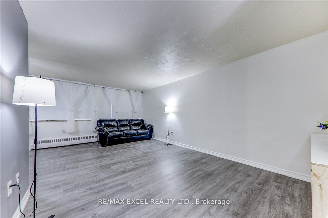 2245 Eglinton Ave E, #205