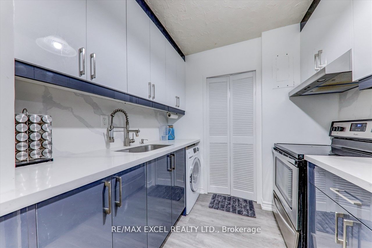 2245 Eglinton Ave E, #205