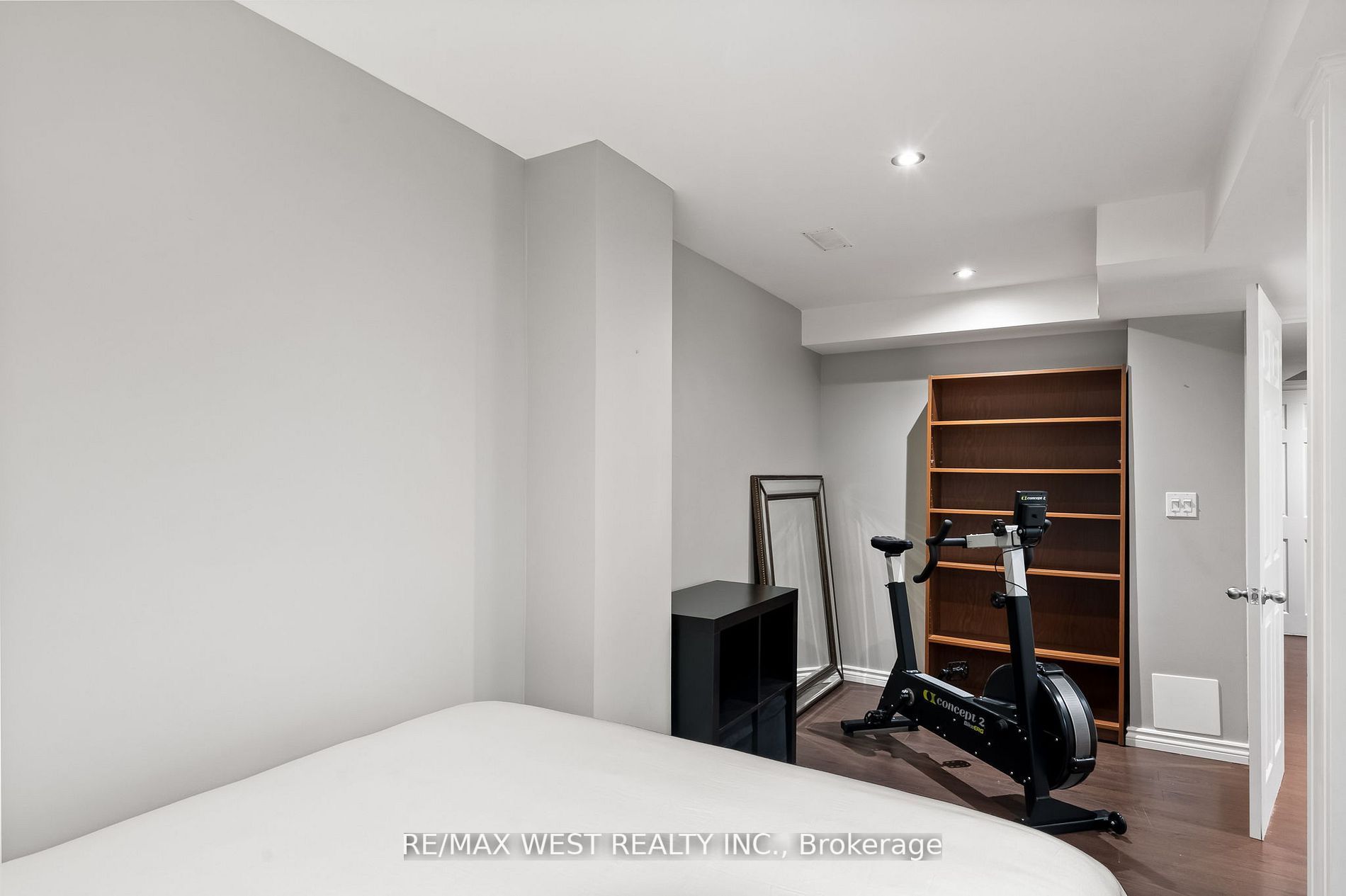 100 Bagnell Cres