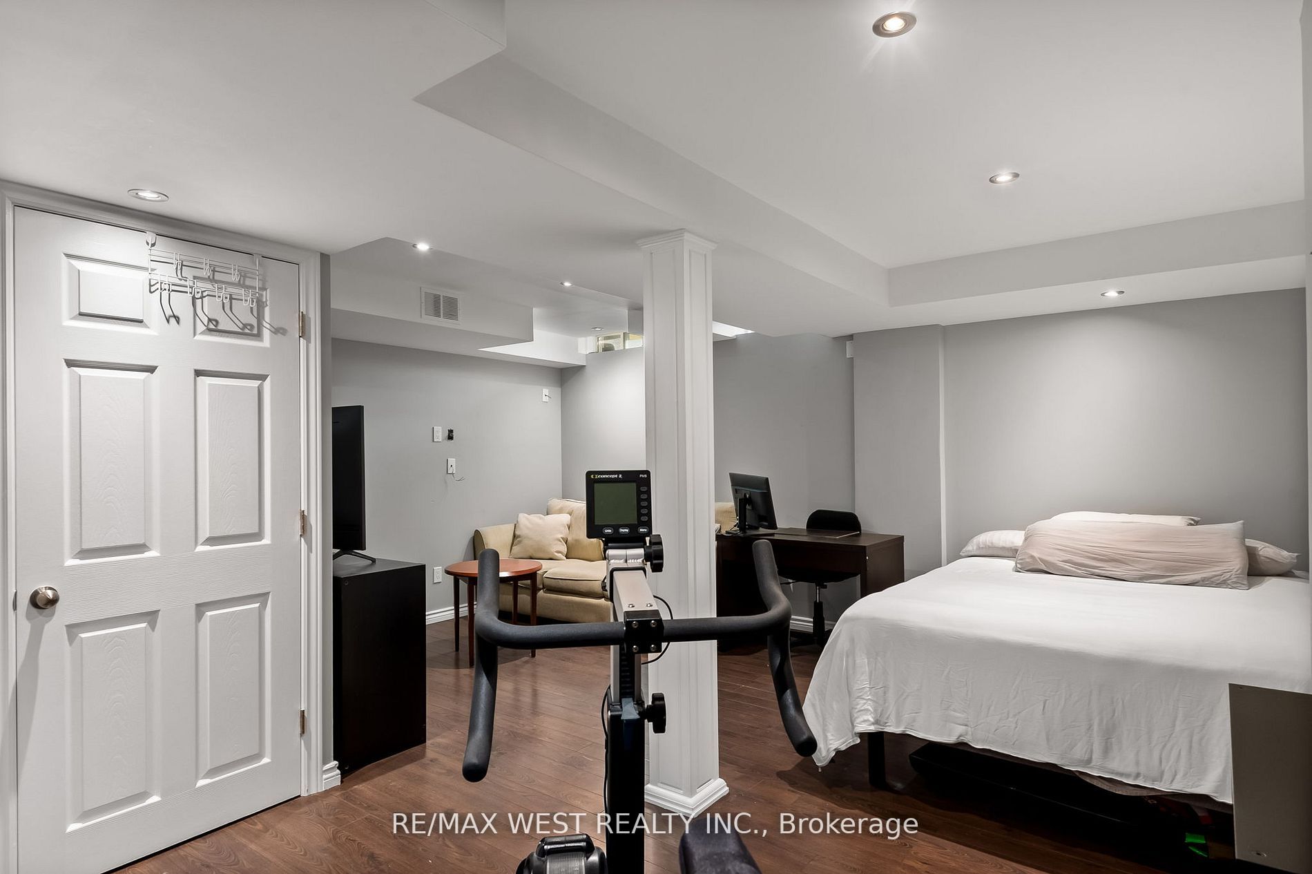 100 Bagnell Cres