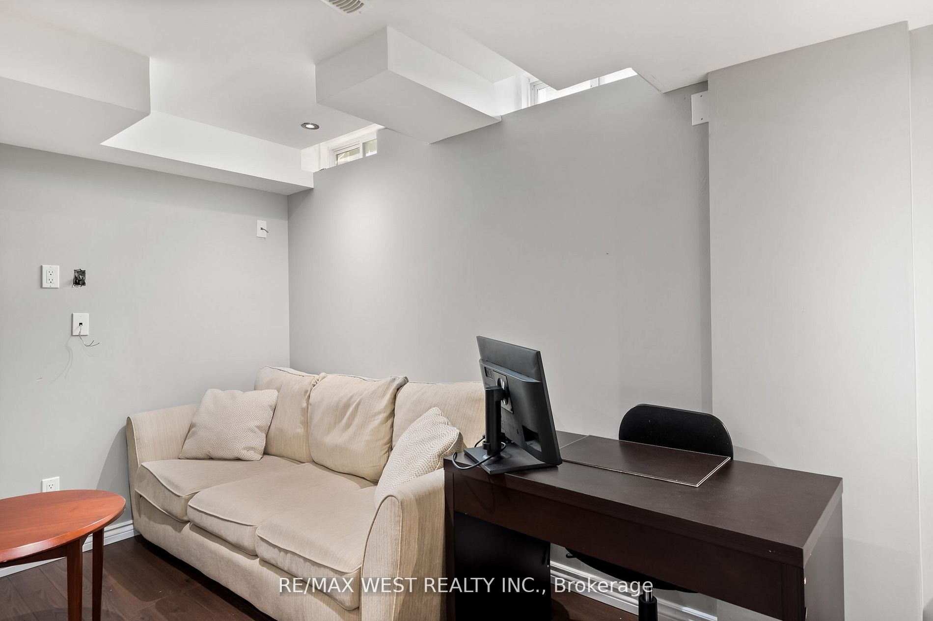 100 Bagnell Cres