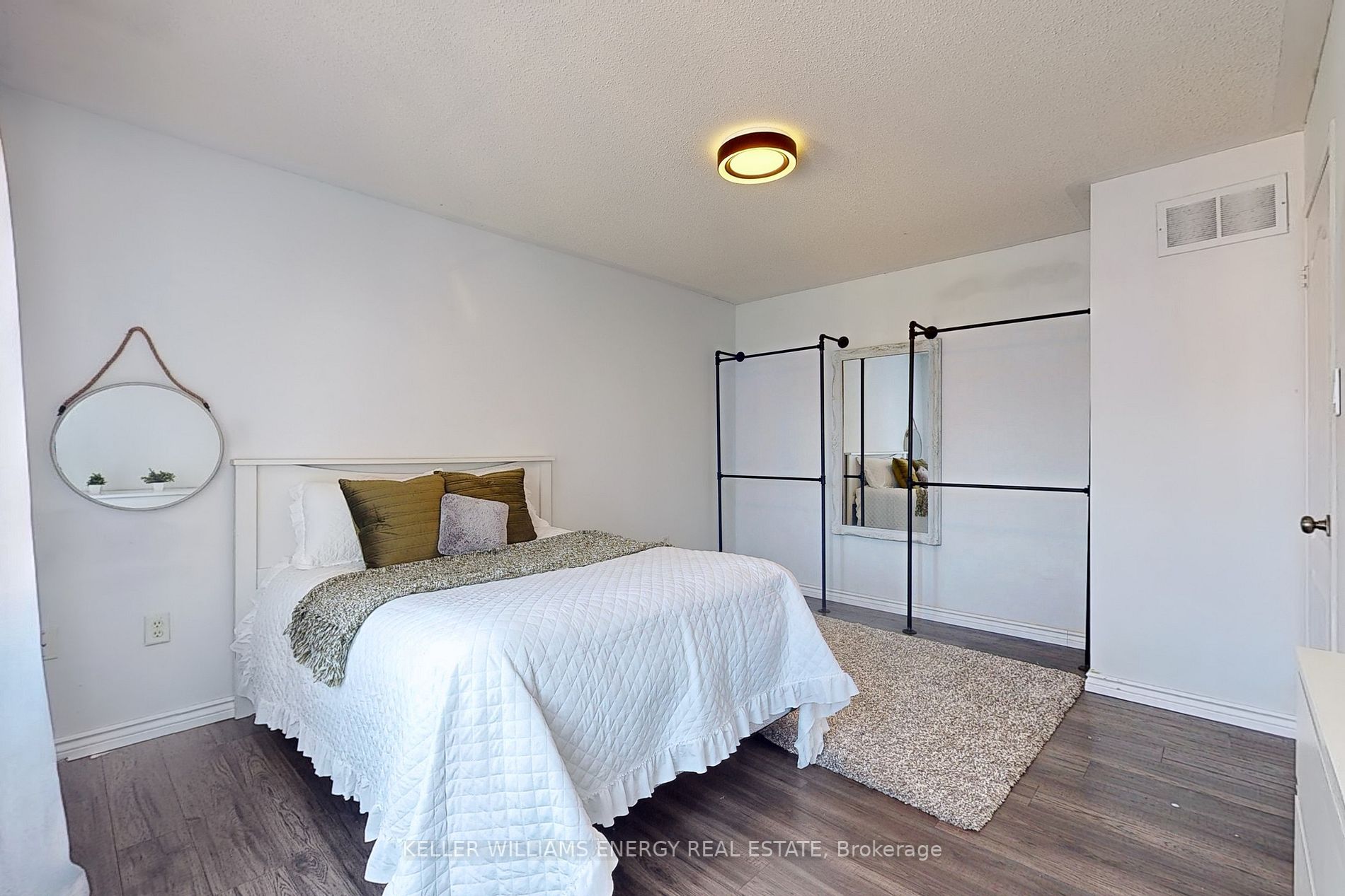 17 Bradbury Cres