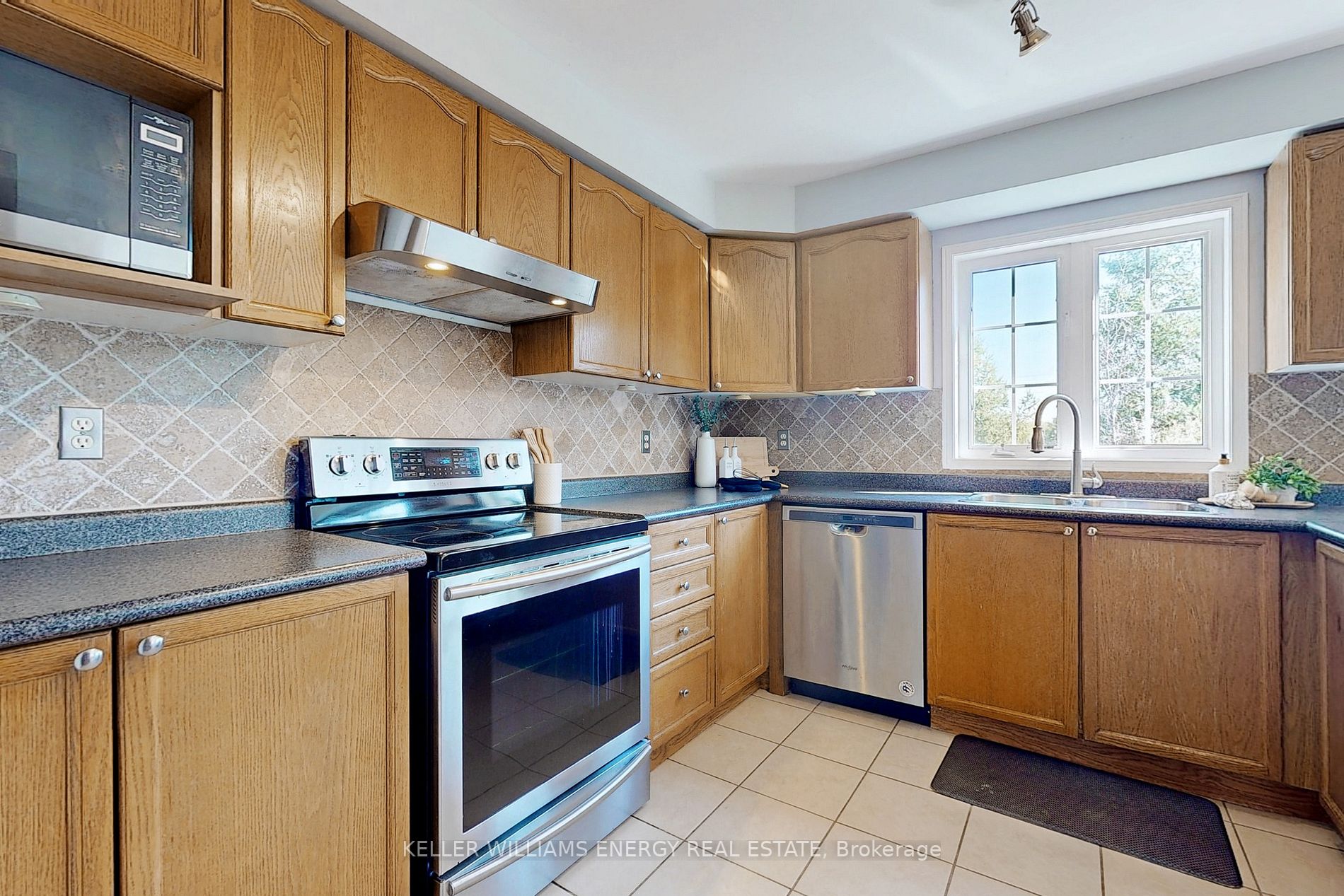 17 Bradbury Cres