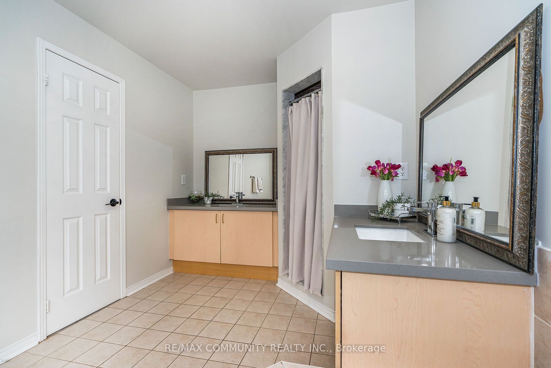 31 Greenhalf Dr