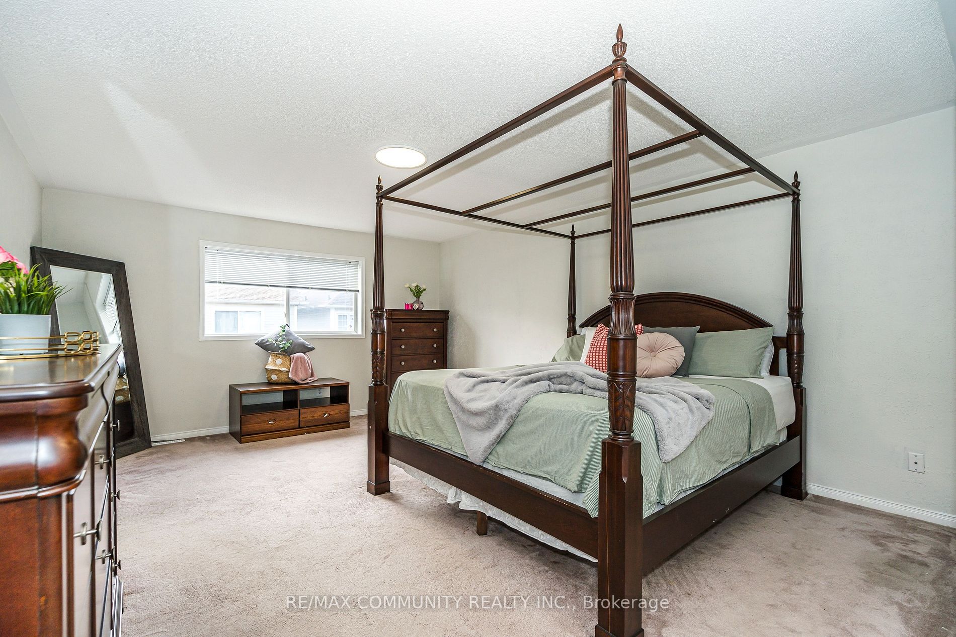 31 Greenhalf Dr