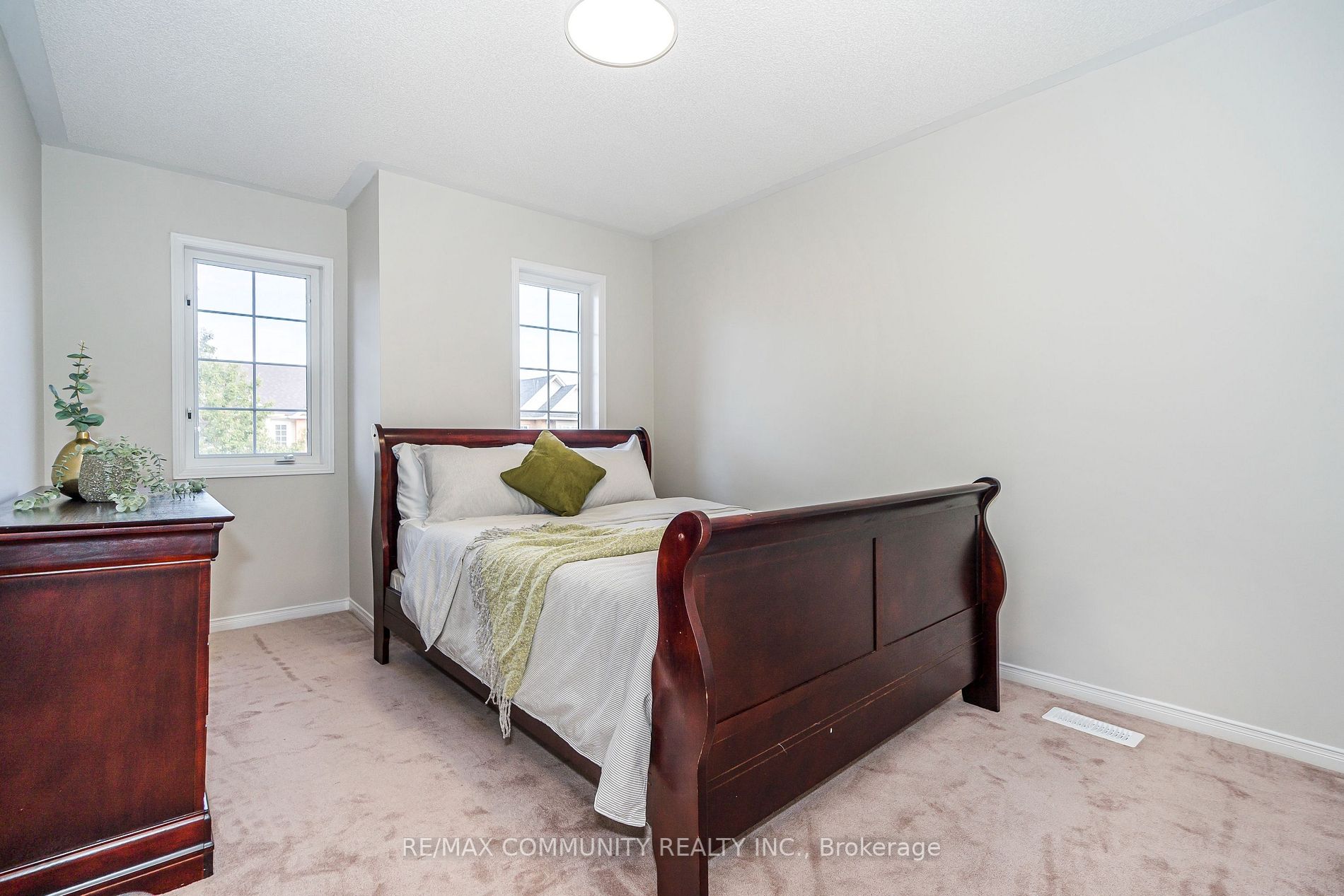 31 Greenhalf Dr