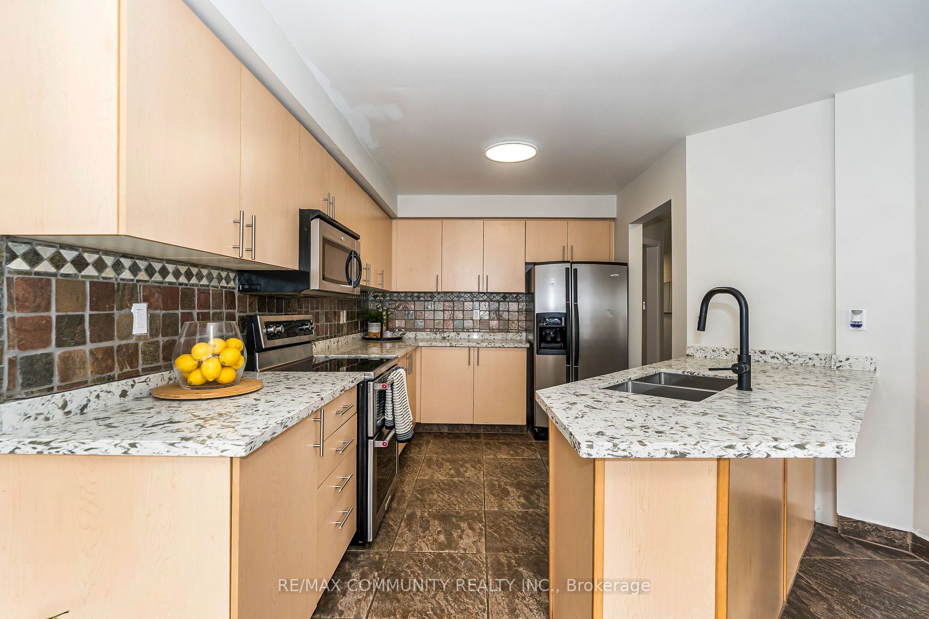 31 Greenhalf Dr