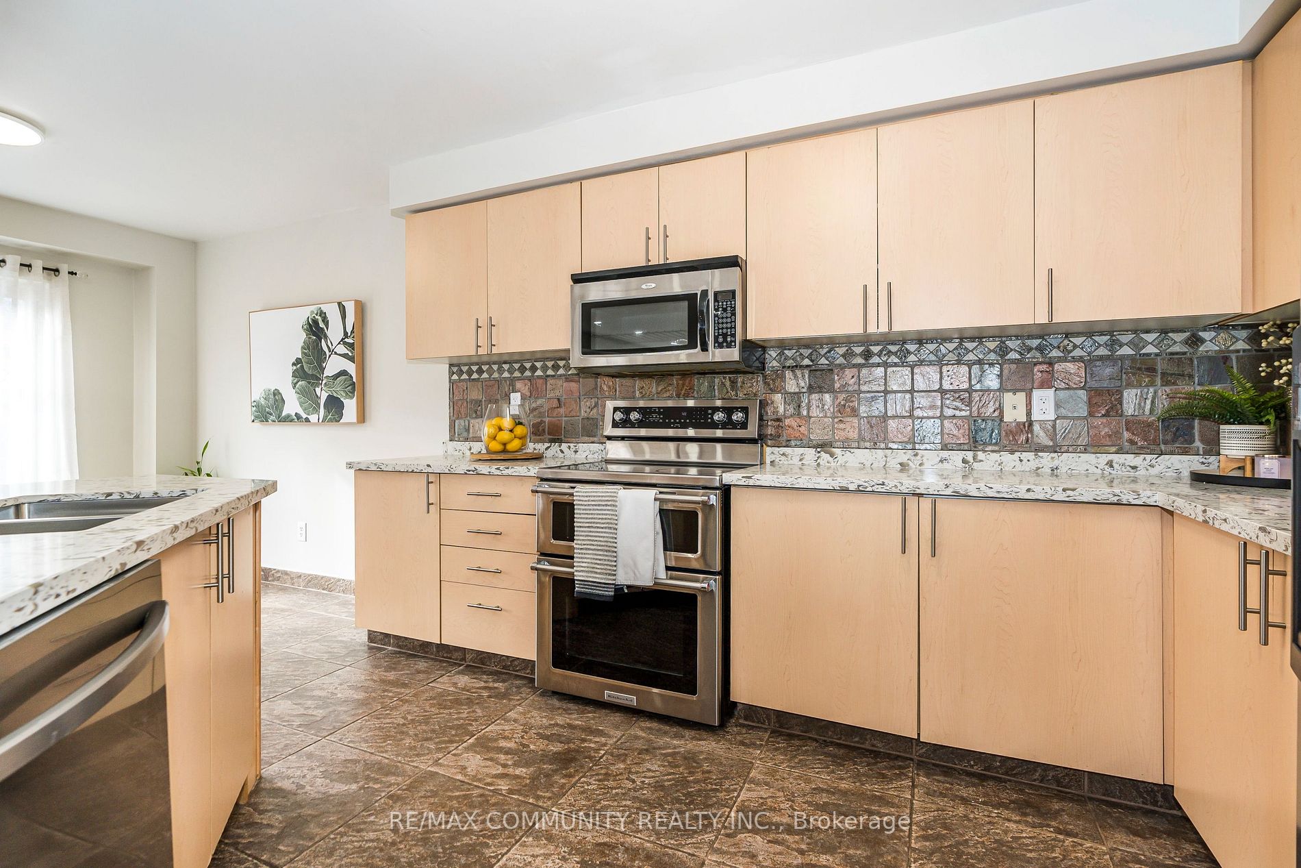 31 Greenhalf Dr