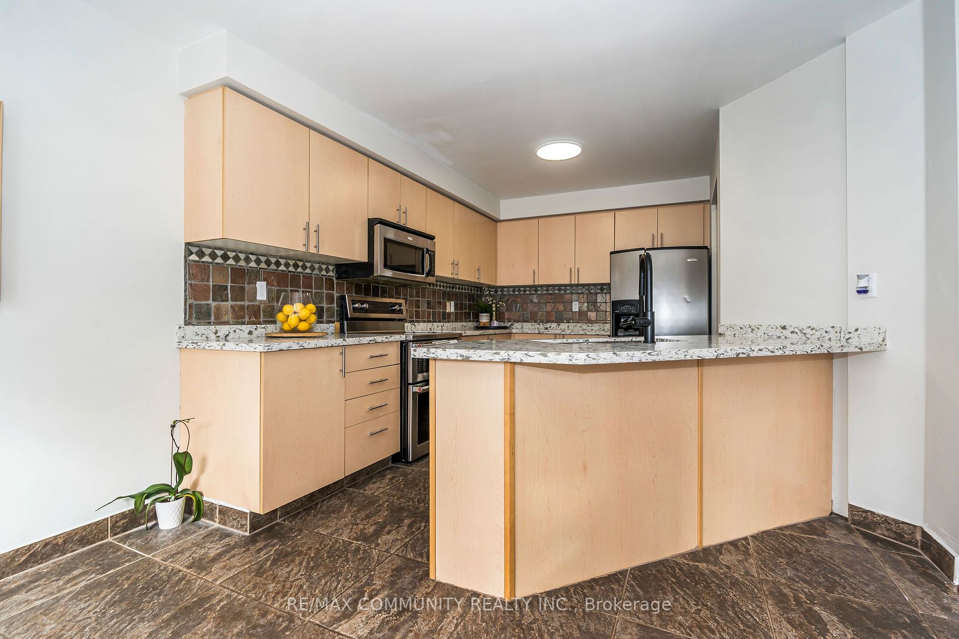 31 Greenhalf Dr