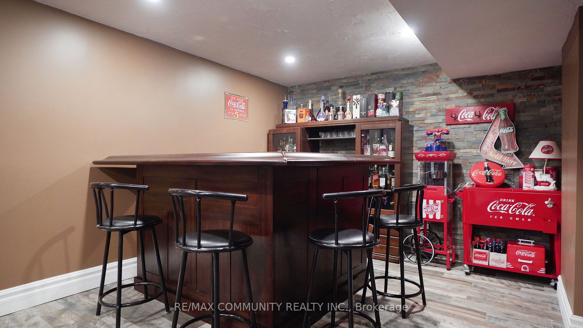 31 Greenhalf Dr