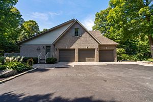 27 Timberlane Crt