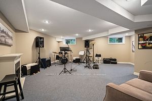 27 Timberlane Crt