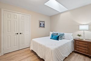 27 Timberlane Crt