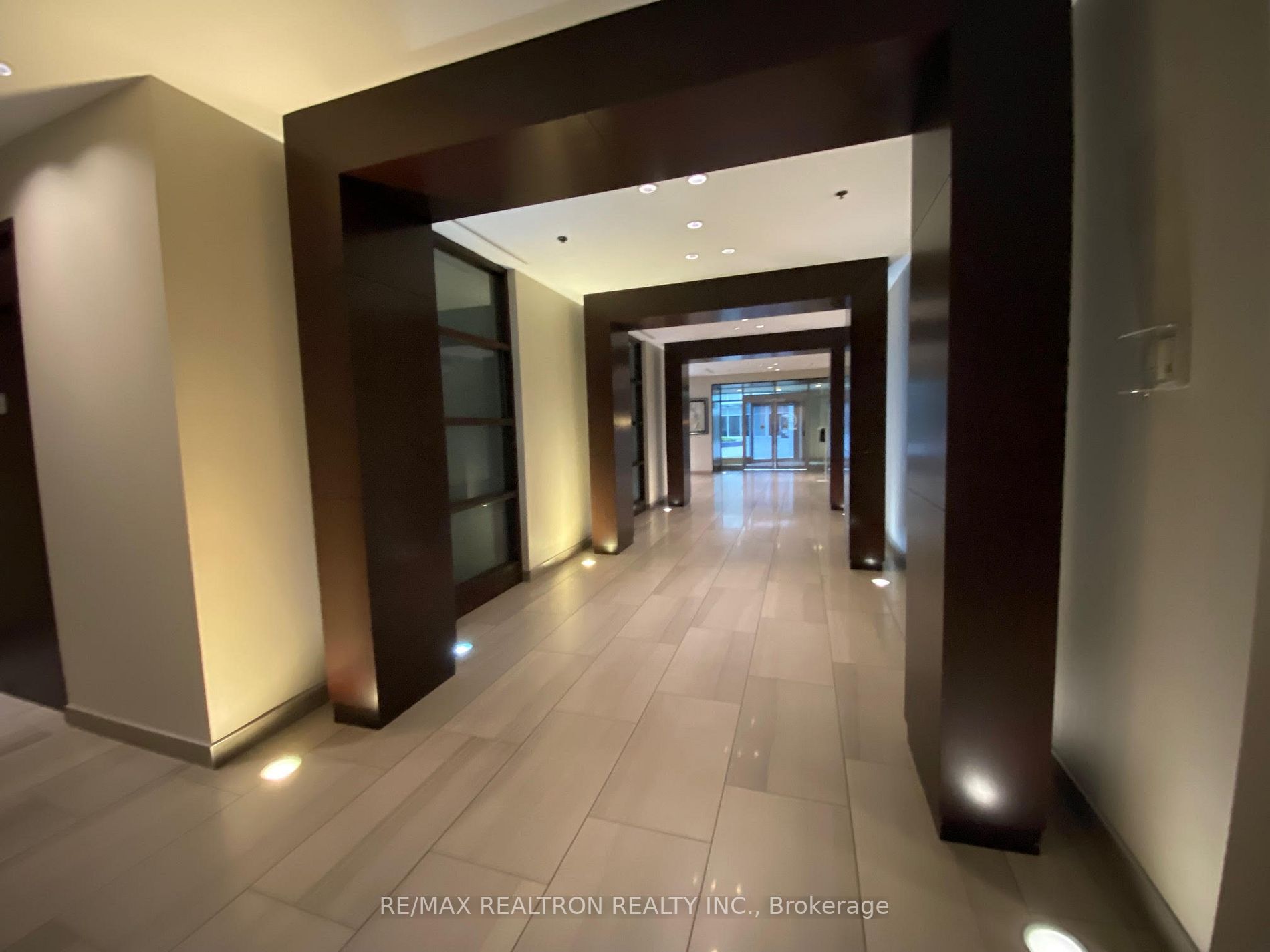 38 Lee Centre Dr, #606