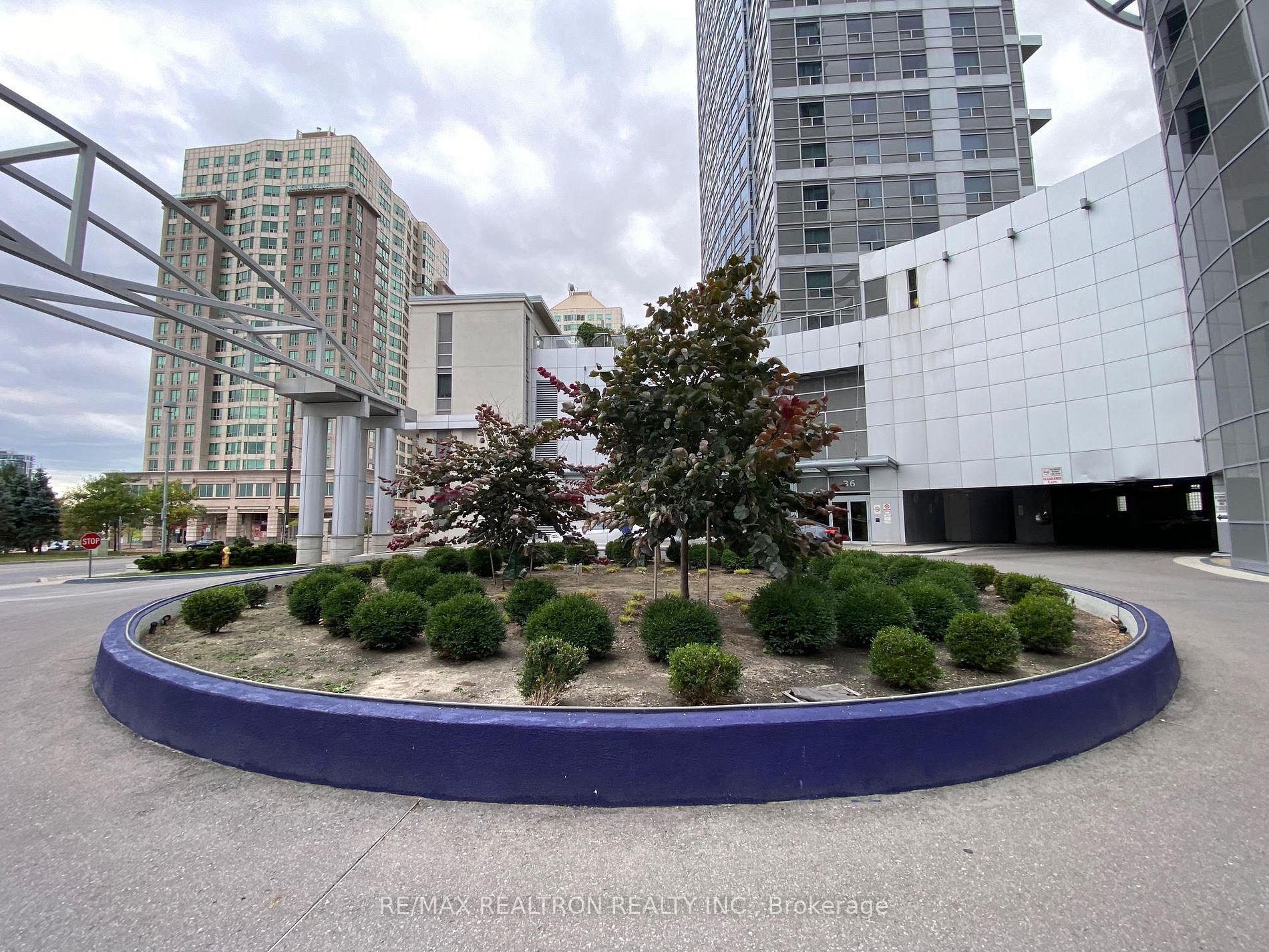 38 Lee Centre Dr, #606