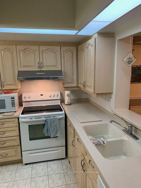10 Guildwood Parkway, #923