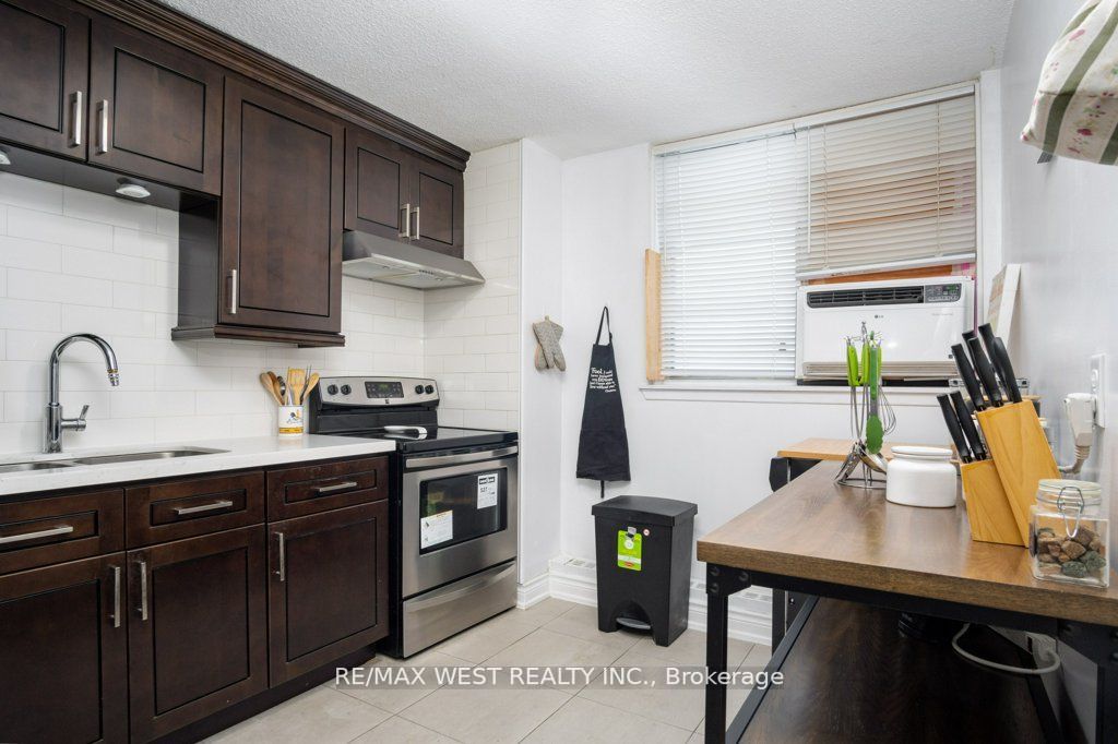 100 Wingarden Crt, #209