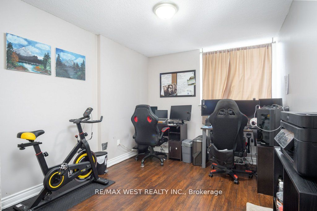 100 Wingarden Crt, #209