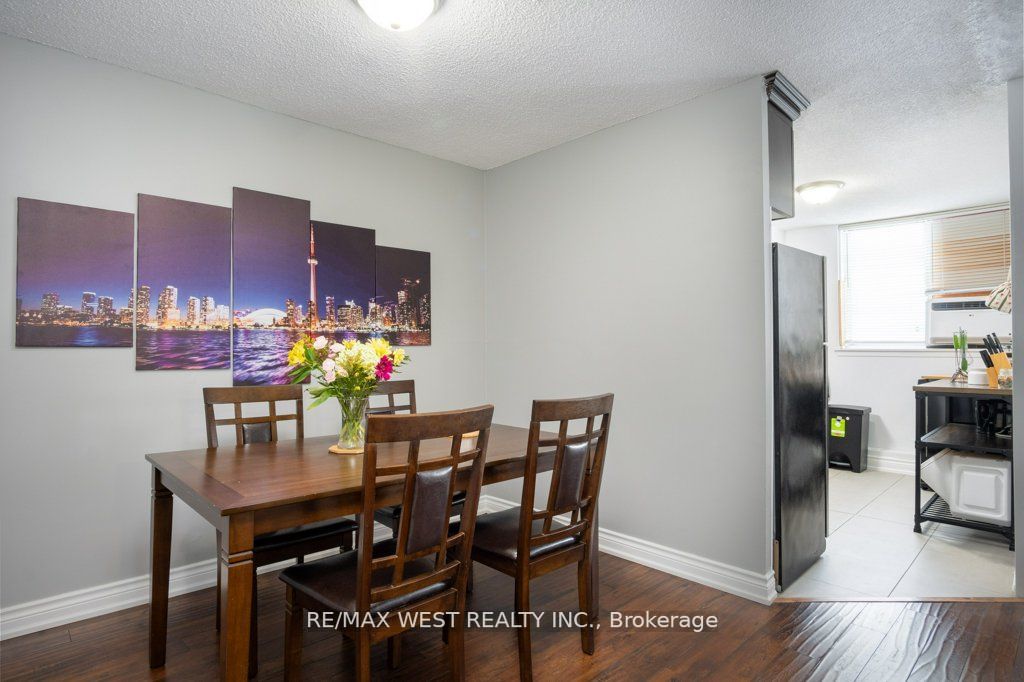 100 Wingarden Crt, #209