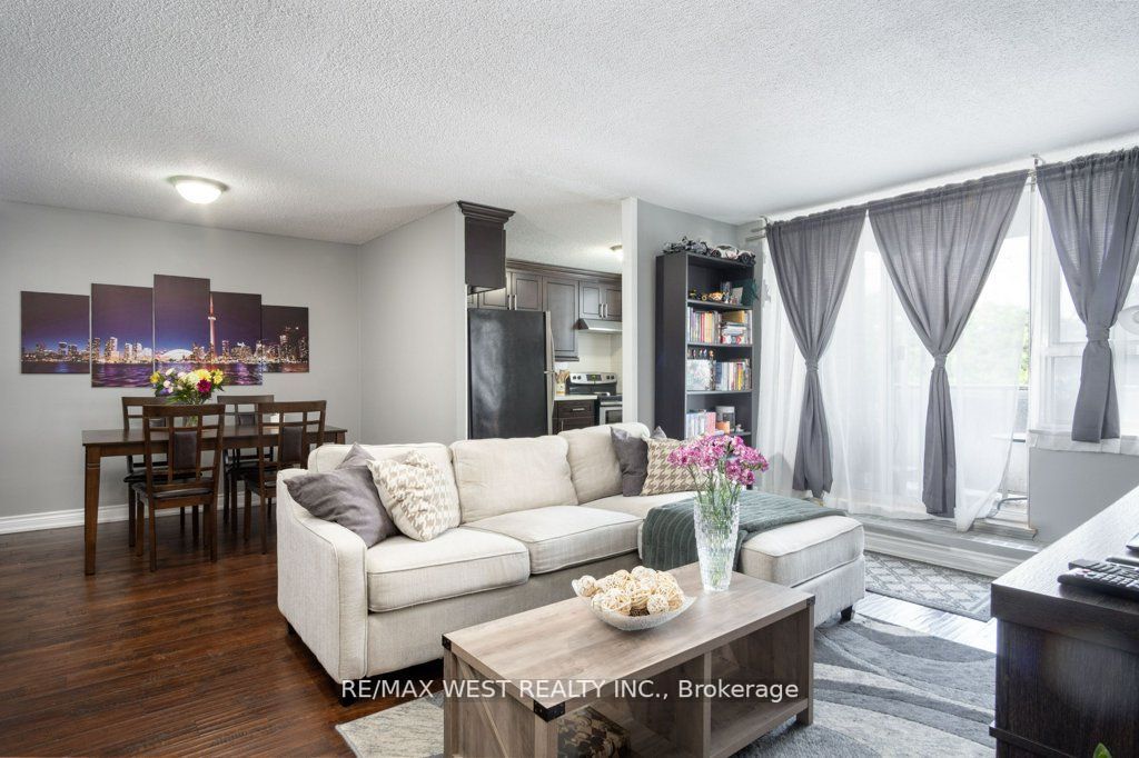 100 Wingarden Crt, #209