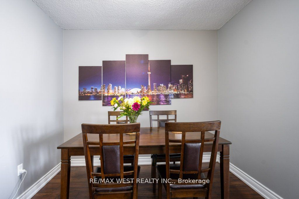 100 Wingarden Crt, #209