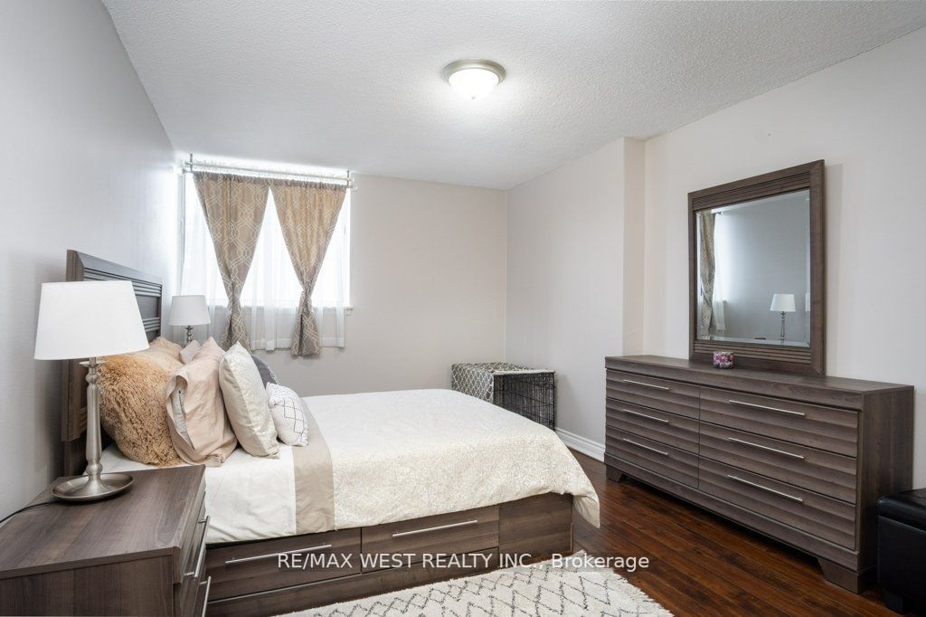 100 Wingarden Crt, #209