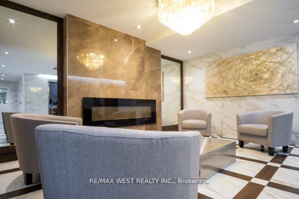100 Wingarden Crt, #209