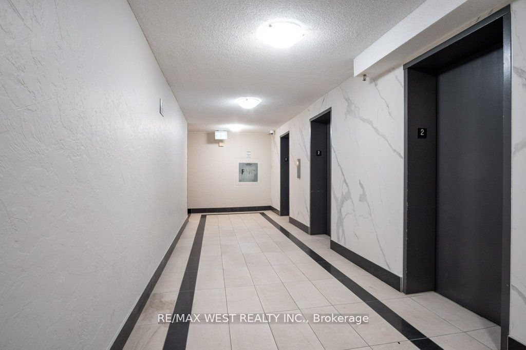 100 Wingarden Crt, #209