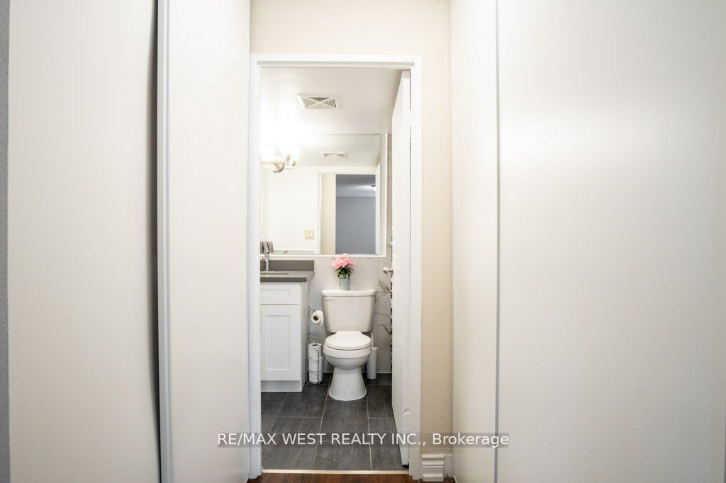 100 Wingarden Crt, #209