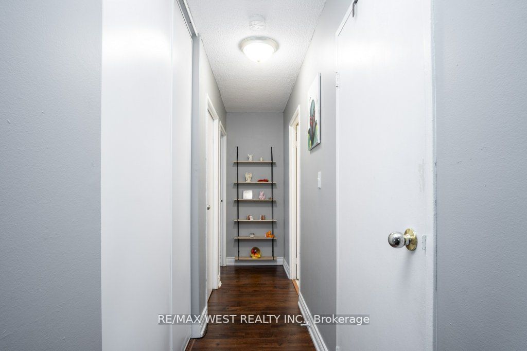100 Wingarden Crt, #209