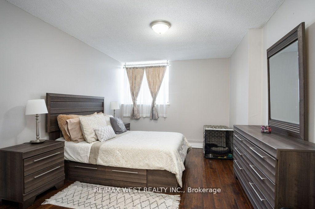 100 Wingarden Crt, #209