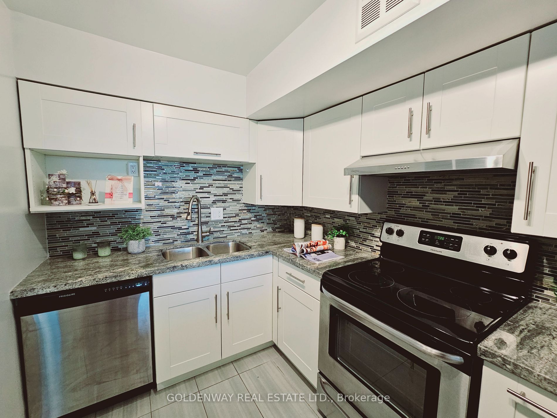 2 Westney Rd N, #1204