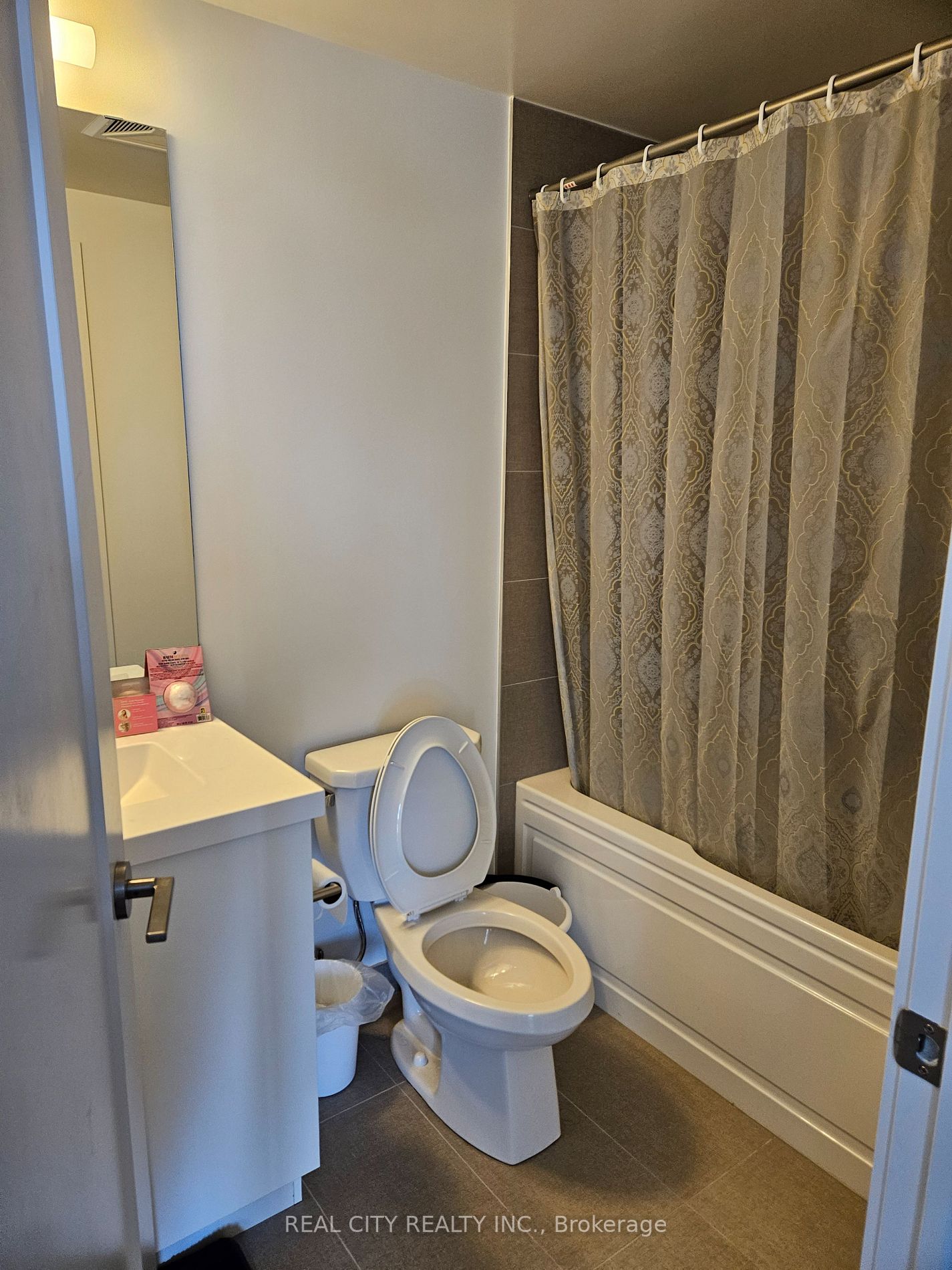 2550 Simcoe Street N, #1004