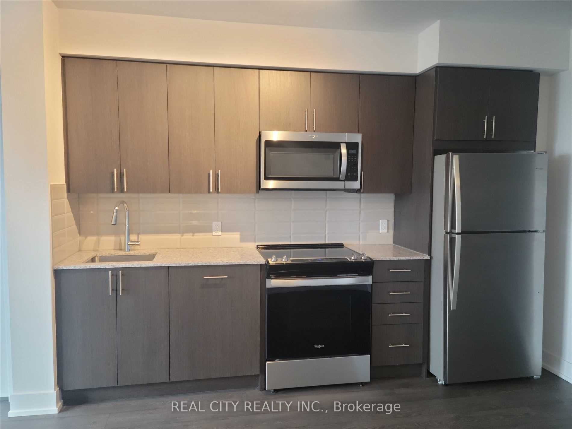 2550 Simcoe Street N, #1004