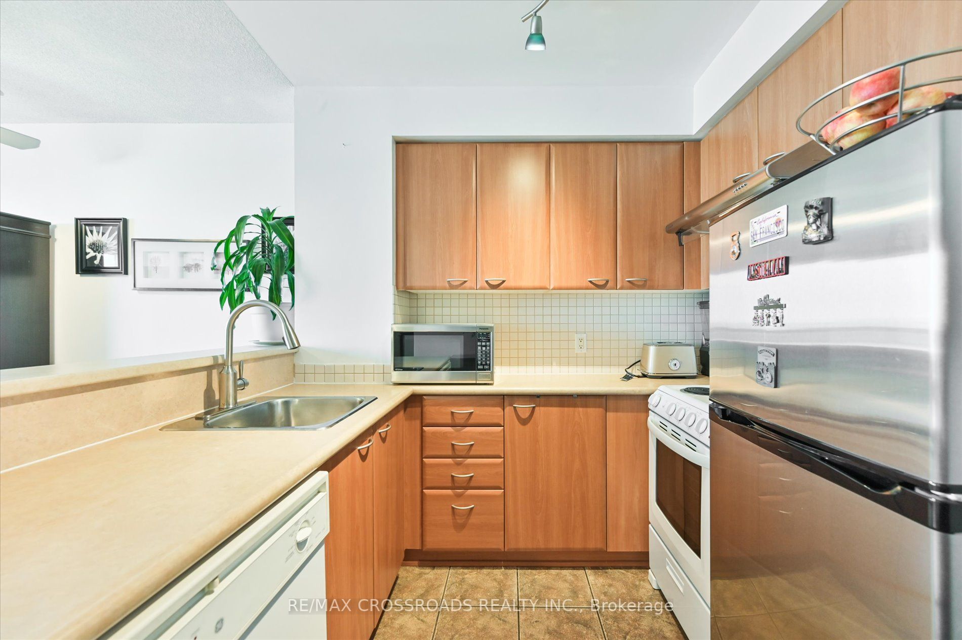 38 Lee Centre Dr, #1912