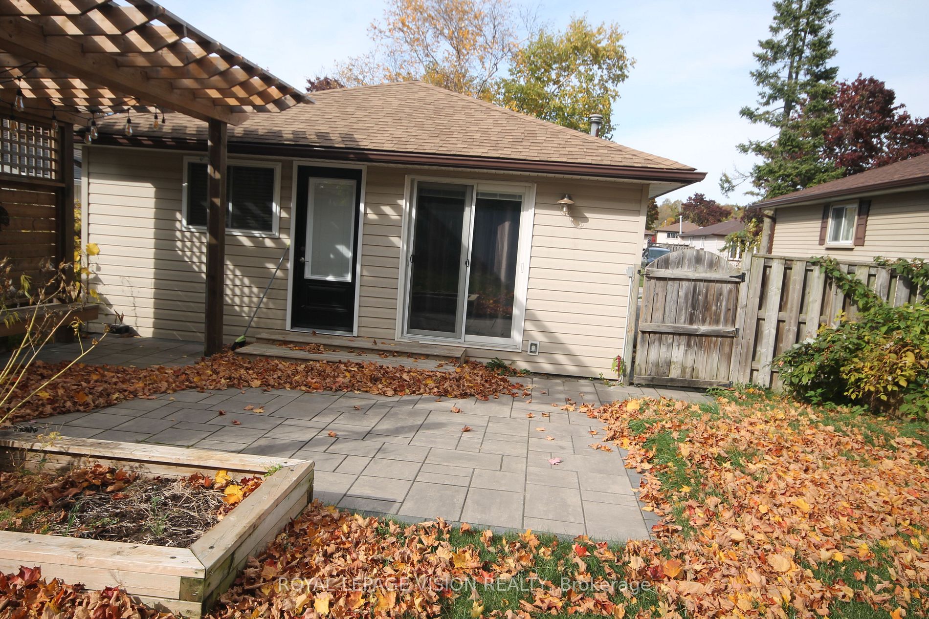 1133 Norman Cres