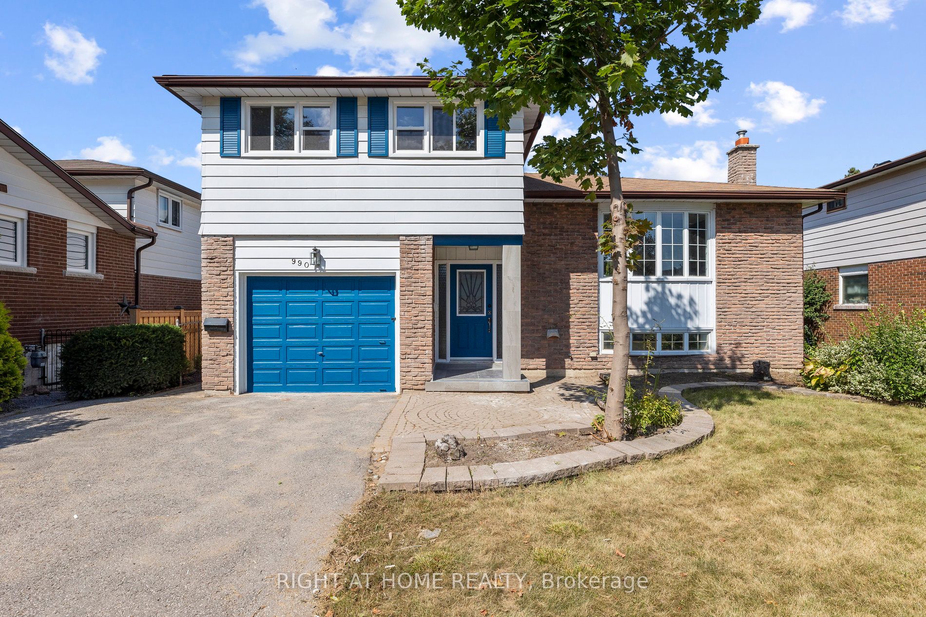 990 Hawthorne Court