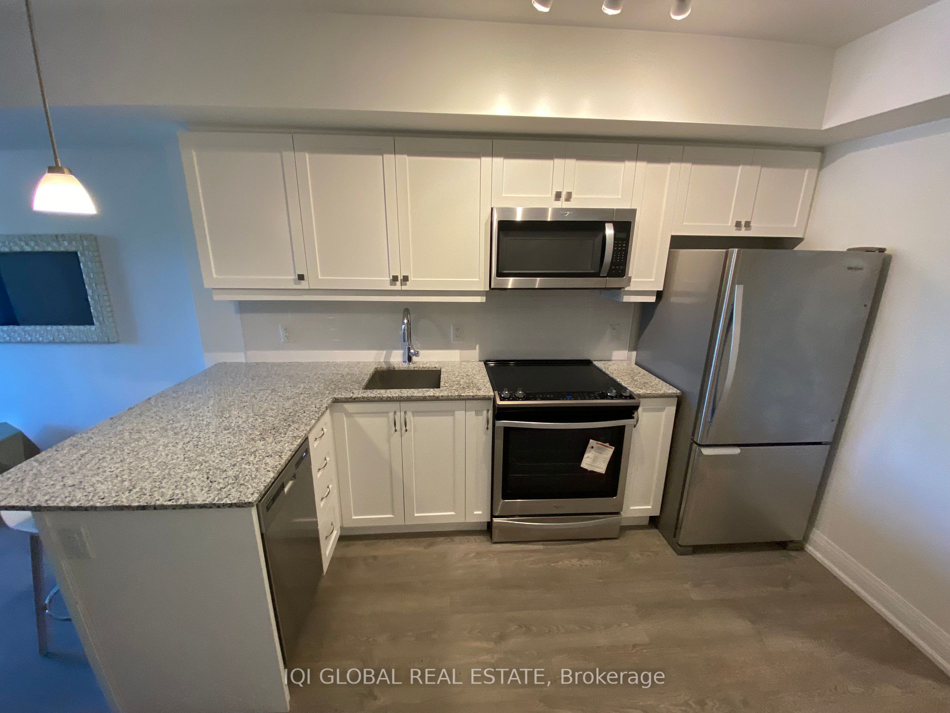 1400 Kingston Rd N, #207