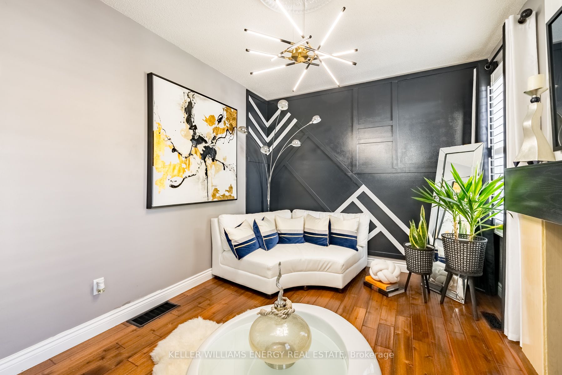 7 Fewster St