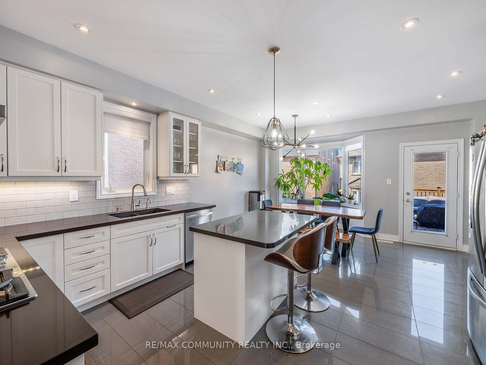 398 Old Harwood Ave